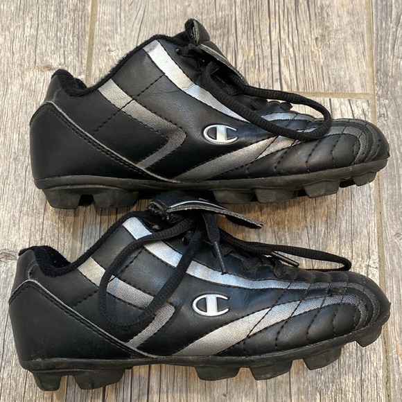 Boys Champion Cleats - Picture 2 of 7